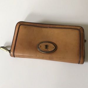 Fossil keyhole wallet